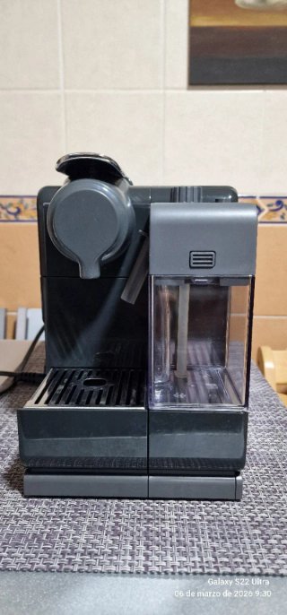 Cafetera Nespresso DeLonghi Lattissima Touch