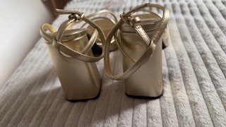 Sandalias doradas tacón plataforma