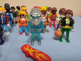 33 Figuras Playmobil + 2 Patinetes