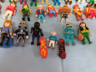 33 Figuras Playmobil + 2 Patinetes
