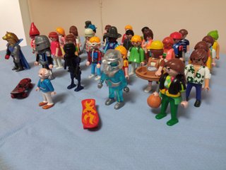 33 Figuras Playmobil + 2 Patinetes