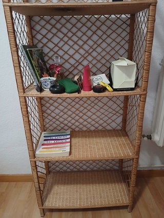 Estantería de mimbre