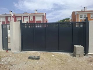 Puerta exterior, portones de garaje, vallado...