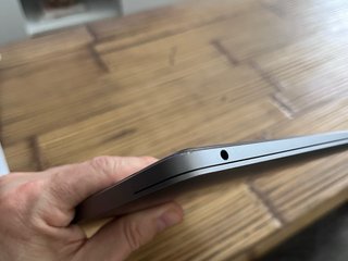 MacBook Air 2020 13” i3 color titanio.