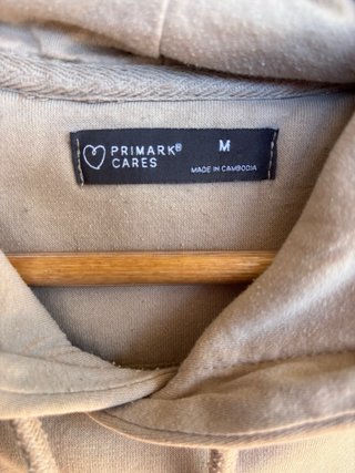 Sudadera con capucha y bolsillo delantero
