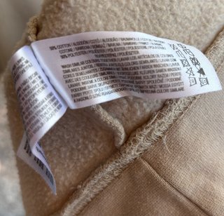 Sudadera con capucha y bolsillo delantero
