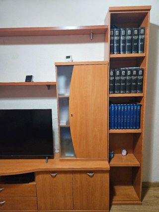 Mueble de salón cerezo con vitrina