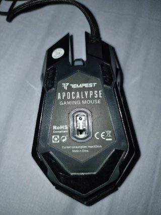 Tastiere, cuffie, mouse e tappetino per mouse