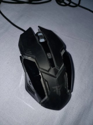 Tastiere, cuffie, mouse e tappetino per mouse