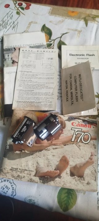 Canon T70 + Vivitar 28-85 Macro + Funda