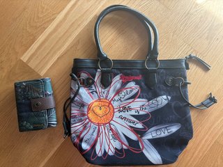 Cartera Desigual estampado floral