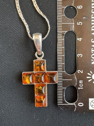 Collar Cruz Ámbar y Plata
