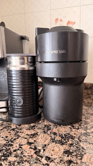 Cafetera Nespresso Vertuo Poco Uso Con vaso