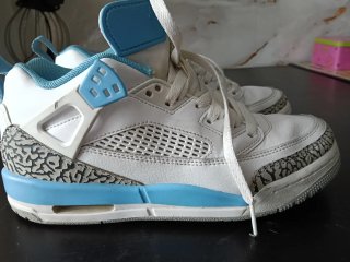 Tenis Jordan Blancos y Azules