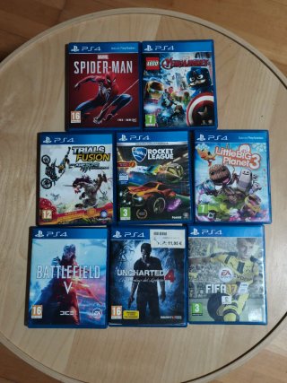 PS4 (PlayStation 4) Nera 500GB + 2 Controller + 8 Giochi