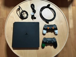 PS4 (PlayStation 4) Nera 500GB + 2 Controller + 8 Giochi