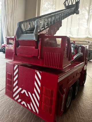 Camión de bomberos con escalera DRIVEN by BATTAT