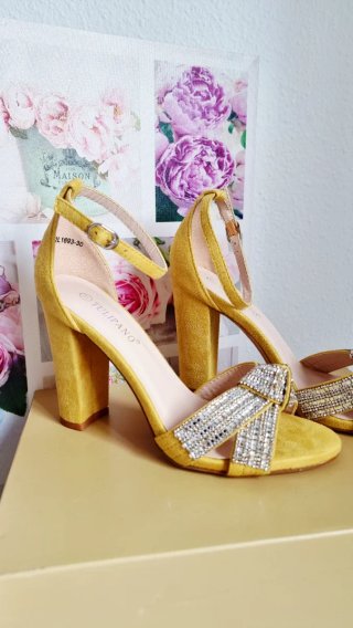 Sandalias Tulipano tacón ancho plateadas y amarill