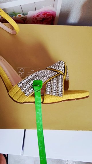 Sandalias Tulipano tacón ancho plateadas y amarill