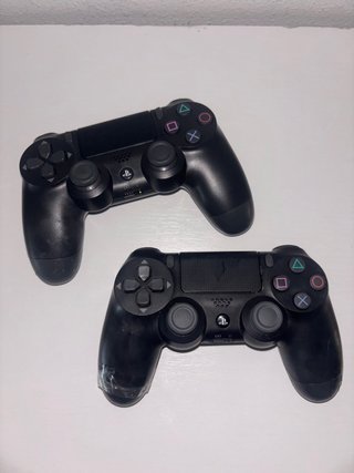 2 controller DualShock 4 PS4 per riparazione o ricambi