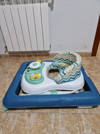 Andador para bebé con centro de actividades