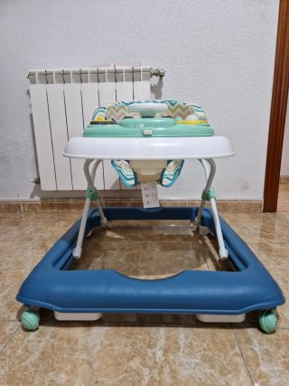Andador para bebé con centro de actividades
