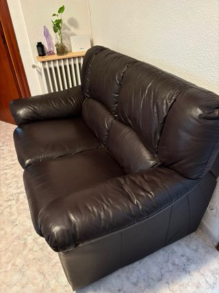 Sofá de piel marrón