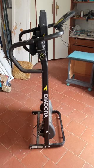 Cinta de Correr plegable magnetica Diadora
