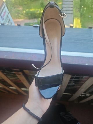 Sandalias de cuña negras elegantes