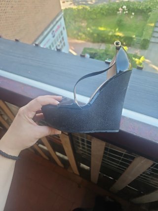 Sandalias de cuña negras elegantes