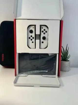 Nintendo Switch OLED Bianca