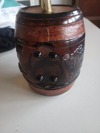 Barril de whisky con grifo