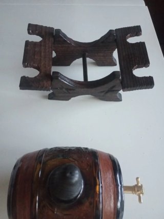 Barril de whisky con grifo