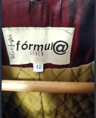 Chaqueta brillante con cinturón