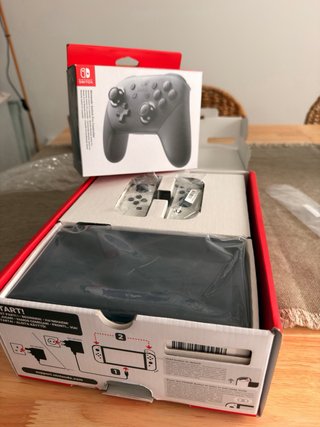 Nintendo Switch OLED Bianca + Controller Pro