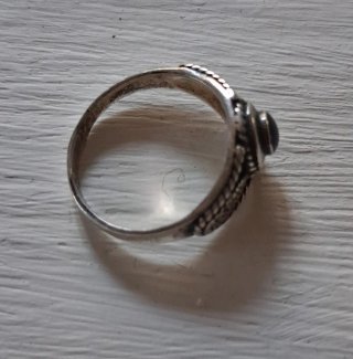 Anillito plata con piedra negra