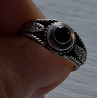 Anillito plata con piedra negra