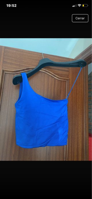 Top asimétrico azul eléctrico Stradivarius Talla S