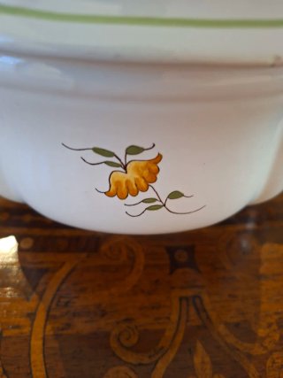 Zuppiera in ceramica decorata