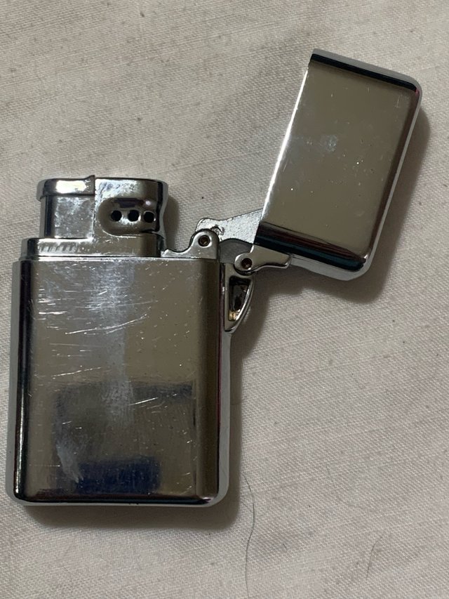 Mechero Zippo Lucky Strike