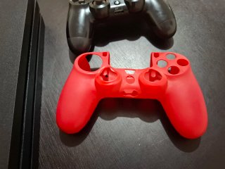 PS4 Pro 1TB + Mando + Cables