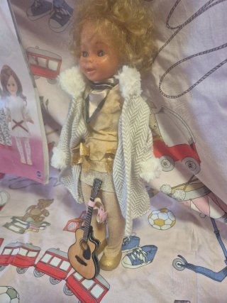 Muñeca Nancy años 70/80 con guitarra