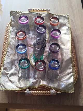 Juego de vasos de cristal de colores