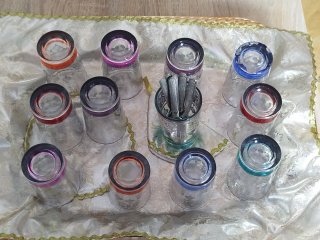 Juego de vasos de cristal de colores