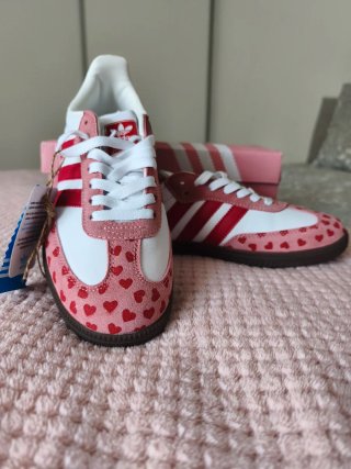 Deportivas Adidas Corazón Rosa y Rojo