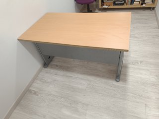 Mesa de escritorio madera y metal