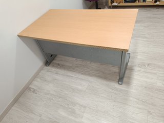 Mesa de escritorio madera y metal