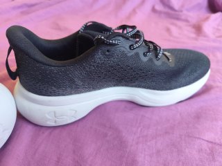 Zapatillas Under Armour Negras y Blancas