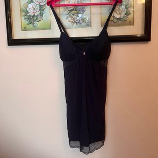 Camisón lencería Oysho azul marino con encaje