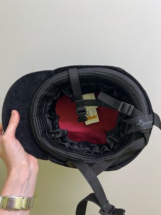 Casco de montar a caballo negro